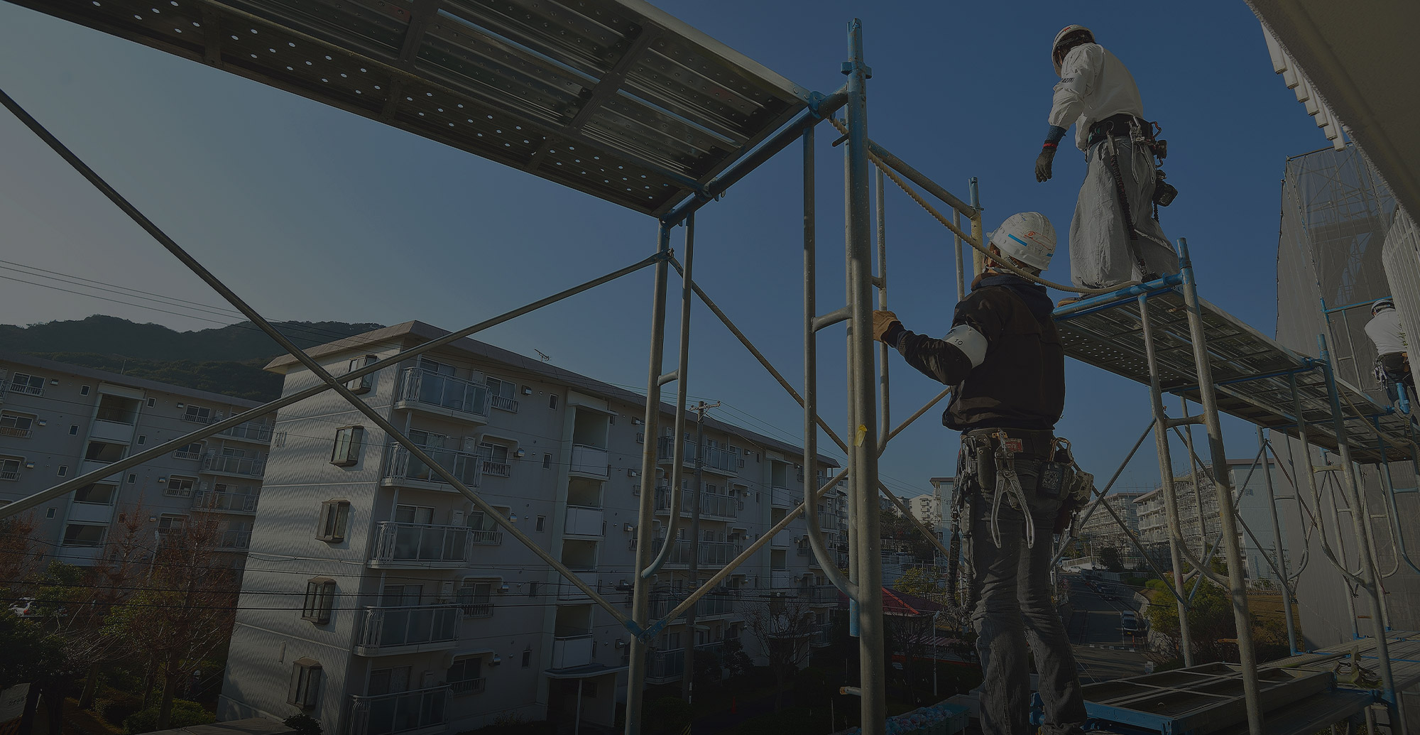 足場の先に広がるのは、努力がつくる未来の景色。